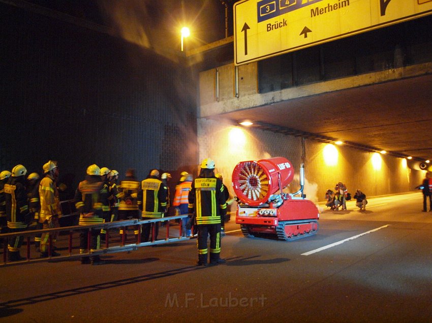 BF Koeln Tunneluebung Koeln Kalk Solingerstr und Germaniastr P144.JPG